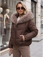 Kurtka damska zimowa pikowana z futerkiem brązowa FashionStreet TY6104 Kurtka damska zimowa pikowana z futerkiem brązowa FashionStreet TY6104