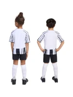 Dětská souprava adidas Juventus 25/26 Home bílo-černá JN5220 Dětská souprava adidas Juventus 25/26 Home bílo-černá JN5220