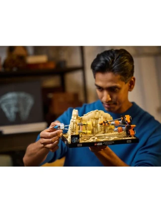LEGO Star Wars 75380 Diorama: Závod Mos Espa závodníků