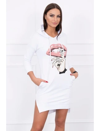 Šaty s delšími zády a barevným potiskem bílé