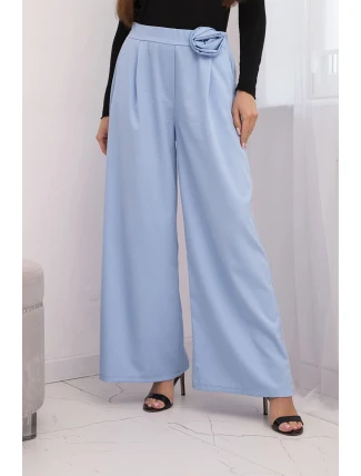 Dámské elegantní kalhoty s širokou nohavicí a ozdobným květem modré Dámské elegantní kalhoty s širokou nohavicí a ozdobným květem modré