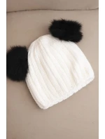 Dámská zimní čepice z vlny s pomponem K433 bílá Dámská zimní čepice z vlny s pomponem K433 bílá