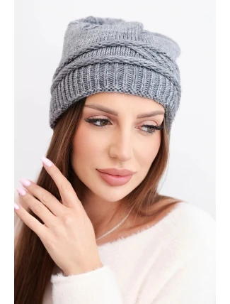 Dámská zimní čepice z vlny a s propleteným vzorem K428 šedá Dámská zimní čepice z vlny a s propleteným vzorem K428 šedá