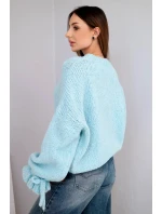 Dámský svetr s přídavkem moheru s hrubým vzorem a ozdobnými rukávy modrý