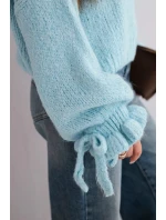 Dámský svetr s přídavkem moheru s hrubým vzorem a ozdobnými rukávy modrý