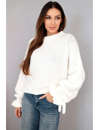 Dámský svetr s příměsí mohairu s hrubým pletením a ozdobnými rukávy ecru