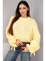 Dámský svetr s přídavkem mohairu s hrubým pletením a ozdobnými rukávy žlutý Dámský svetr s přídavkem mohairu s hrubým pletením a ozdobnými rukávy žlutý
