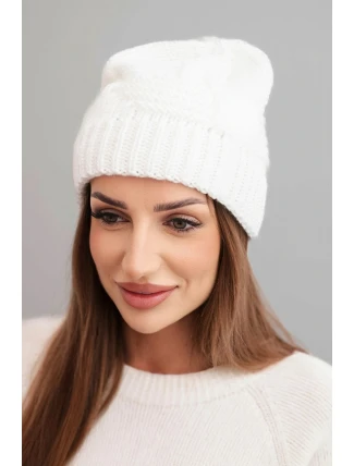 Dámská zimní čepice akrylová s ozdobným vzorem K462 bílá