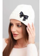 Dámská zimní čepice s ozdobnou mašlí a copánkovým vzorem K438 ecru