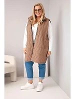 Dámská prošívaná vesta Plus Size s kapucí camelová