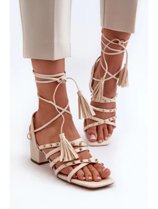 Šněrovací sandály na nízkém podpatku zdobené nýty béžové Chrisele