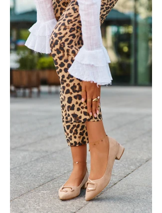 Lodičky S Nízkým Podpatkem S Ozdobou Z Eko Semiš S.Barski KV27-034 Bežové