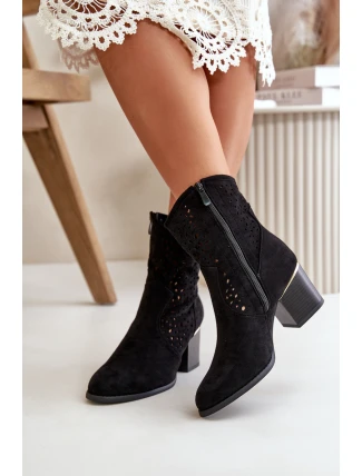 Průsvitné kotníčkové boty na podpatku z ekologického semiše, zapínající se na zip černé Sevana