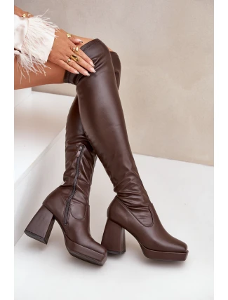 Přiléhavé kozačky nad kolena na podpatku tmavě hnědé Sanniraen