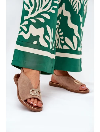 Dámské Sandály S Dekorací Na Plochém Podpatku Eko Semišové Tmavě Béžové Ralisses Dámské Sandály S Dekorací Na Plochém Podpatku Eko Semišové Tmavě Béžové Ralisses