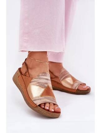 Dámské Kožené Sandály Na Klínku S Tkaninou Maciejka L7067-29 Hnědé Dámské Kožené Sandály Na Klínku S Tkaninou Maciejka L7067-29 Hnědé
