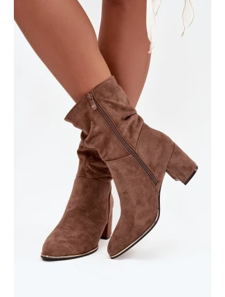 Zateplené dámské kotníkové boty s řasením na sloupkovém podpatku hnědé Ivressa