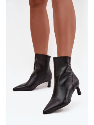 Dámské kotníkové boty z přírodní kůže na podpatku D&A CR52-661 Černé