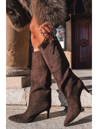 Dámské kozačky z eko semiše nazouvací na podpatku čokoládové Phelin