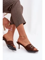 Dámské sandály na podpatku s páskem a zlatým přezkou Čokoládové Jelira