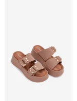 Dámské platformové nazouváky s zlatými sponami tmavě béžové Nelirae