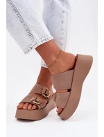 Dámské platformové nazouváky s zlatými sponami tmavě béžové Nelirae