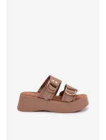 Dámské platformové nazouváky s zlatými sponami tmavě béžové Nelirae