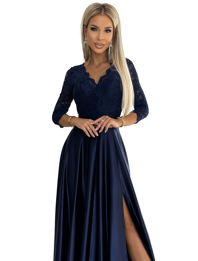 Krajkové dlouhé SATÉNOVÉ šaty s výstřihem Numoco - námořnická modrá