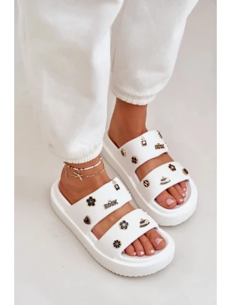 Dámské pěnové pantofle s ozdobnými připínkami – bílé