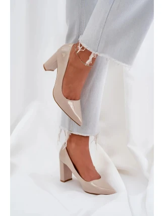 Lakované dámské lodičky na širokém podpatku Kilanne – béžové Lakované dámské lodičky na širokém podpatku Kilanne – béžové
