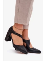 Dámské kožené lodičky na podpatku s ozdobnou sponou Vinceza – černé Dámské kožené lodičky na podpatku s ozdobnou sponou Vinceza – černé