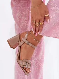 Dámské lakované kožené sandály na sloupku - béžové Mevonelle