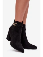Dámské zateplené kotníkové botky z eko semiše na sloupku s ozdobou – černé Lymall
