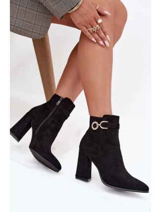 Dámské zateplené kotníkové botky z eko semiše na sloupku s ozdobou – černé Lymall