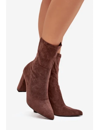Dámské kotníkové boty na sloupkovém podpatku s prošitím Rosivelle – hnědé Dámské kotníkové boty na sloupkovém podpatku s prošitím Rosivelle – hnědé
