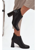 Dámské zateplené kotníkové boty na sloupku – černé Ivessara