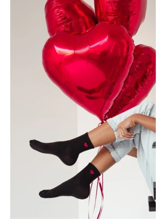 Dámské ponožky s drobným srdíčkem – černé Dámské ponožky s drobným srdíčkem – černé