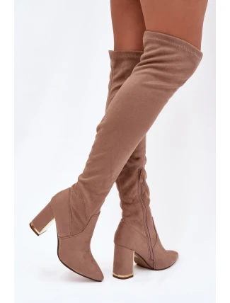 Dámské kozačky z eko-semiše nad kolena na sloupku – tmavě béžové Thamine Dámské kozačky z eko-semiše nad kolena na sloupku – tmavě béžové Thamine
