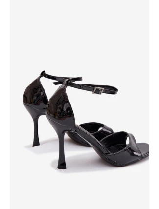 Lakované sandály na jehlovém podpatku Revella – černé