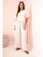 Dámský komplet z viskózy s ozdobným květem a širokými kalhotami - béžový Dámský komplet z viskózy s ozdobným květem a širokými kalhotami - béžový