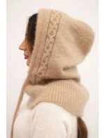 Dámská čepice s kapucí, zavazováním a copánkovým vzorem camelová Dámská čepice s kapucí, zavazováním a copánkovým vzorem camelová