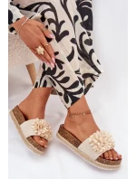 Dámské sandály na platformě s ozdobnými květinami béžové Tessara
