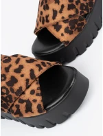 Zajímavé dámské se zvířecím motivem  nazouváky na klínku