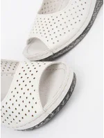 Luxusní bílé  sandály dámské na klínku