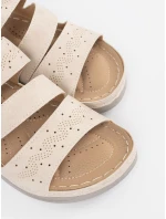 Módní dámské  nazouváky Jasnobeżowy na klínku