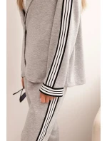 Dámský komplet s viskózou, lampasem a sportovní blůzou šedý