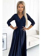 Krajkové dlouhé SATÉNOVÉ šaty s výstřihem Numoco - námořnická modrá