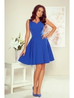 Rozšířené dámské šaty v chrpové barvě s výstřihem ve tvaru srdce model 7718529