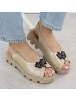 Dámské sandály na platformě perforované metalické zlaté Potocki SZ12610