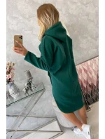 Šaty s kapucí a bočním rozparkem tmavě zelené